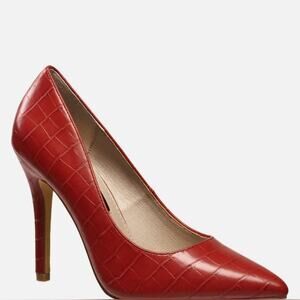 NIB French Connection Women's Sierra Pump Red Croc-Embossed Size 6